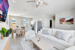 Spacious Two Bedroom Two Bathroom with Free Parking and Cozy Beds